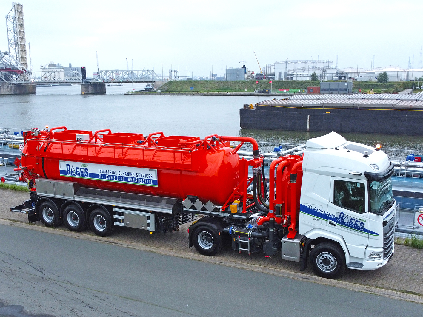 Aerts Trucks levert DAF XF480 FT met vacuümunit van Kenis Service voor Roefs Group