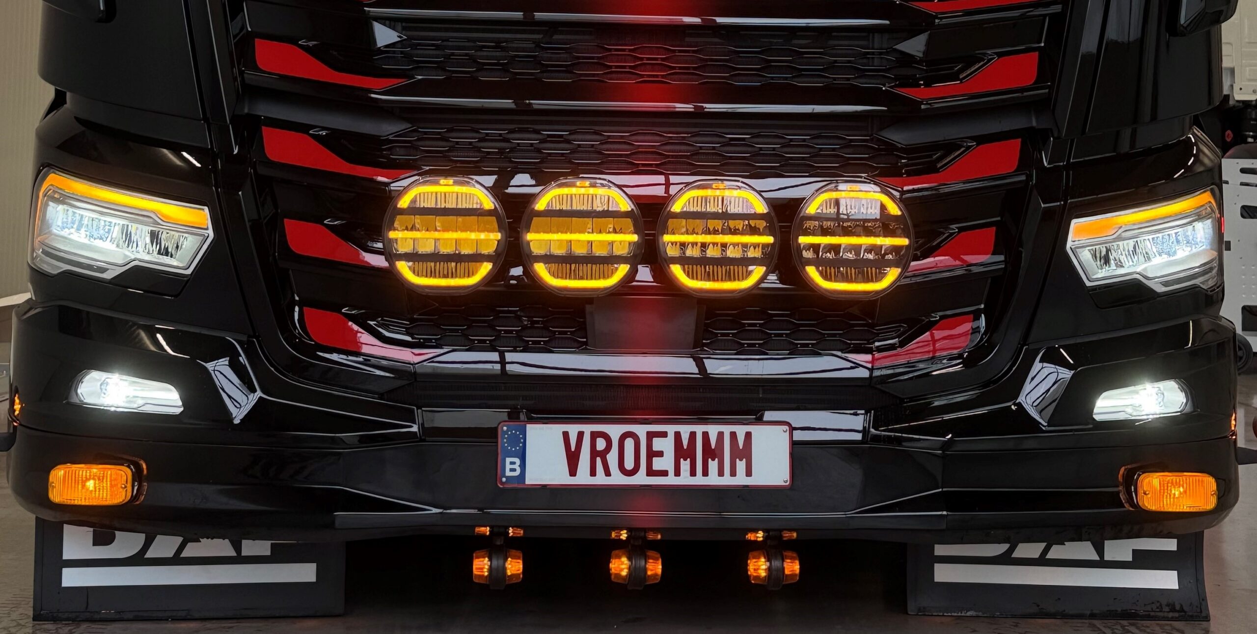 Showtruck ‘The Black Stafford’ van HSSD bij Aerts Trucks in Bornem